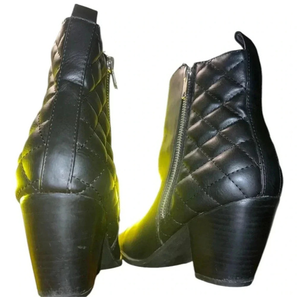 Quilted Black Heeled Booties - Size 7.5 - Picture 7 of 7